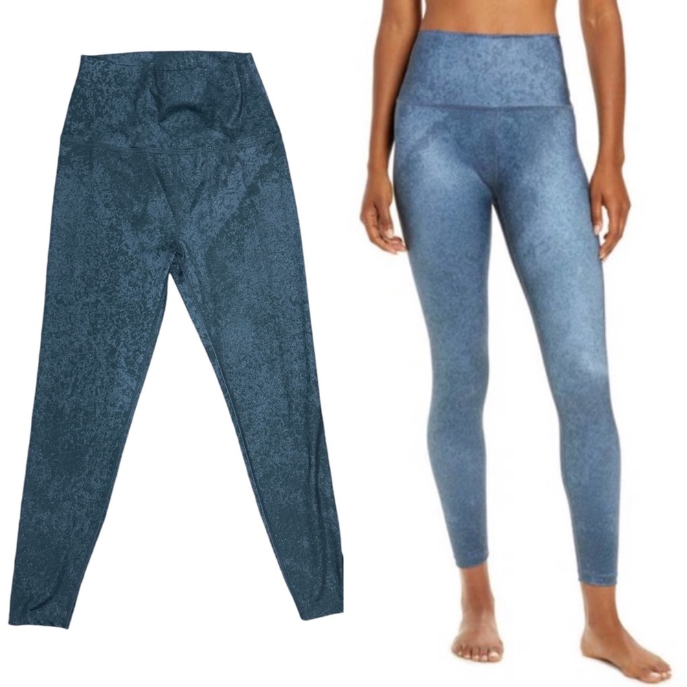 Beyond Yoga Lux High Waisted Midi Legging in Blue Printed Speckle